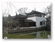 これは、先程の香州です。池に浮かぶ船をイメージして作られているそうです。