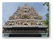 スリ・ヴィラマカリアマン寺院の高門。